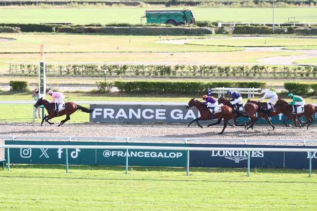 Photo d'arrivée de la course pmu PRIX DES LIONS - TROPHEE STUDIO HARCOURT à DEAUVILLE le Samedi 27 juin 2026