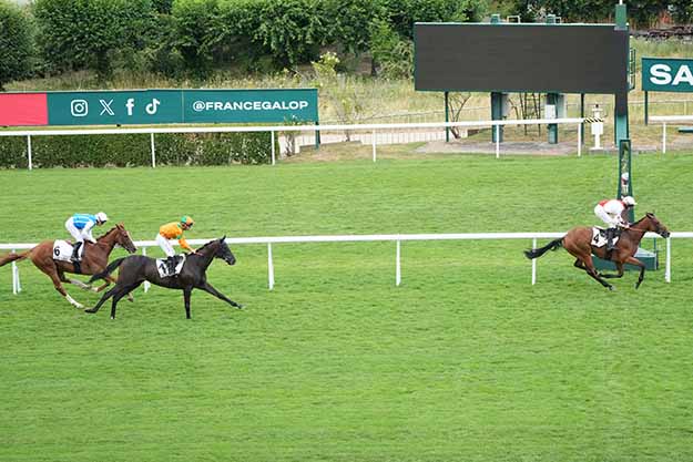Photo d'arrivée de la course pmu PRIX GENERAL DE SAINT-DIDIER - TROPHEE STUDIO HARCOURT à SAINT CLOUD le Dimanche 28 juin 2026