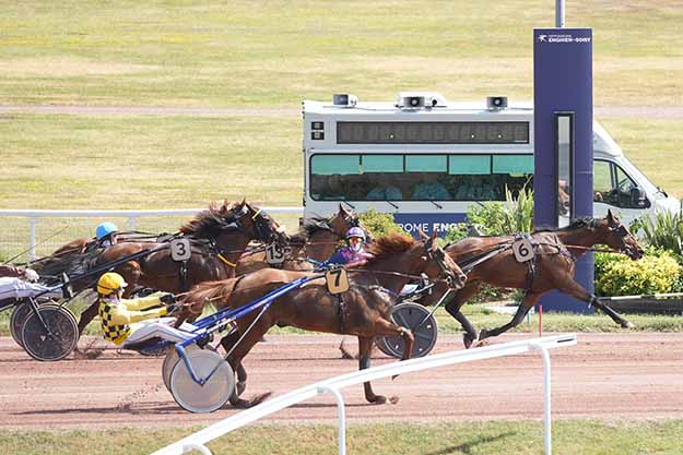 Photo d'arrivée de la course pmu PRIX DE SAINT-GAUDENS à ENGHIEN le Lundi 29 juin 2026