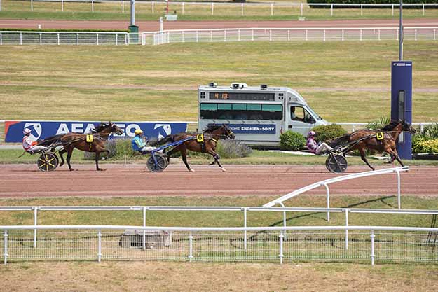 Photo d'arrivée de la course pmu PRIX DE JANZE à ENGHIEN le Lundi 29 juin 2026
