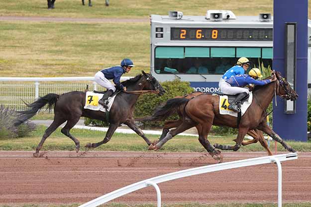 Photo d'arrivée de la course pmu PRIX DE VESOUL à ENGHIEN le Lundi 29 juin 2026