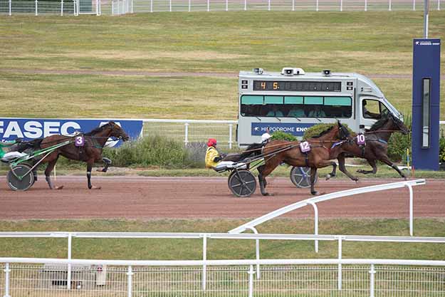 Photo d'arrivée de la course pmu PRIX DE CAMBRAI à ENGHIEN le Lundi 29 juin 2026
