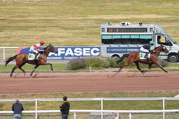 Photo d'arrivée de la course pmu PRIX DE PUTEAUX à ENGHIEN le Lundi 29 juin 2026
