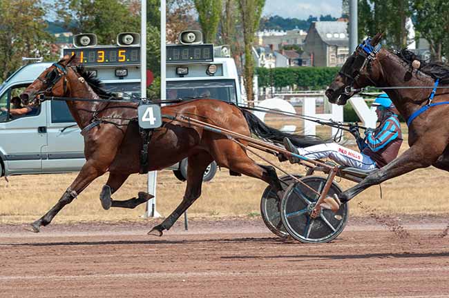 Photo d'arrivée de la course pmu PRIX DE BESSAY-SUR-ALLIER à VICHY le Mardi 30 juin 2026