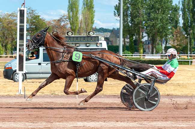 Photo d'arrivée de la course pmu PRIX CONNOLLY'S REDMILLS (PRIX DE VOUSSAC) à VICHY le Mardi 30 juin 2026
