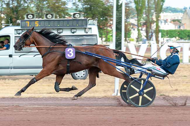 Photo d'arrivée de la course pmu PRIX HIPPOCENTER (PRIX D'USSON) à VICHY le Mardi 30 juin 2026