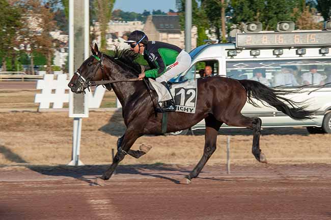 Photo d'arrivée de la course pmu PRIX DE LA CLAYETTE à VICHY le Mardi 30 juin 2026