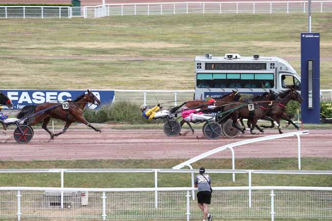 Photo d'arrivée de la course pmu PRIX DE LA GARE SAINT-LAZARE à ENGHIEN le Mercredi 1 juillet 2026