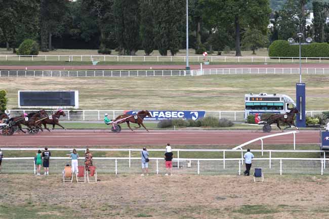Photo d'arrivée de la course pmu PRIX DU PANTHEON à ENGHIEN le Mercredi 1 juillet 2026