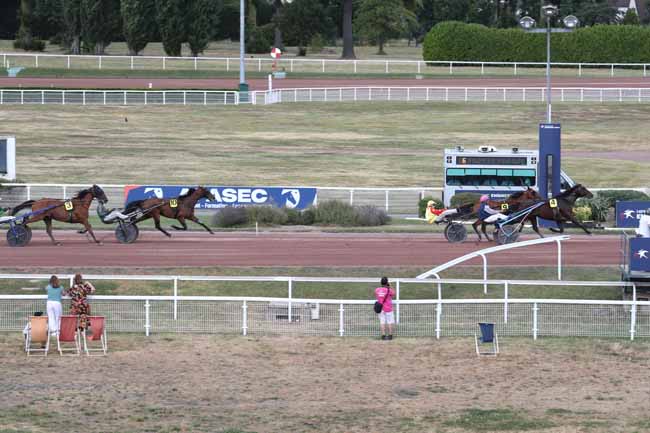 Photo d'arrivée de la course pmu PRIX FLORENCE LECELLIER à ENGHIEN le Mercredi 1 juillet 2026