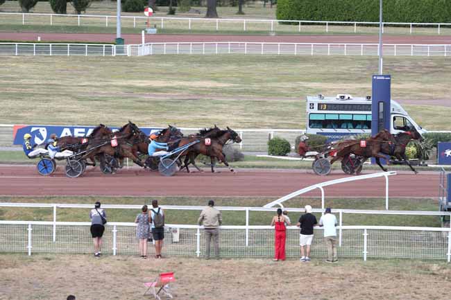 Photo d'arrivée de la course pmu PRIX DE LA PLACE SAINT-AUGUSTIN à ENGHIEN le Mercredi 1 juillet 2026