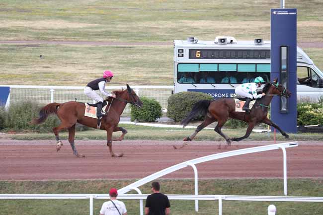 Photo d'arrivée de la course pmu PRIX JOURNAL «WEEK-END» (PRIX DE LA PLACE DU TROCADERO) à ENGHIEN le Mercredi 1 juillet 2026