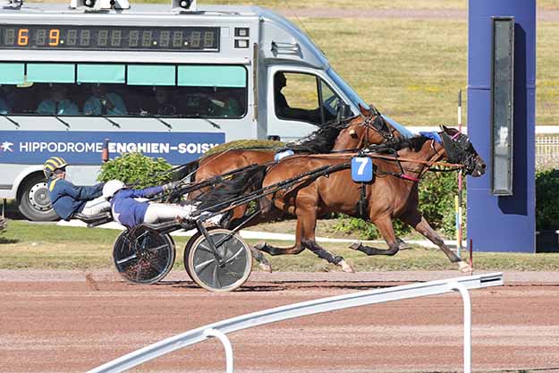 Photo d'arrivée de la course pmu PRIX DE LA MANCHE à ENGHIEN le Samedi 4 juillet 2026