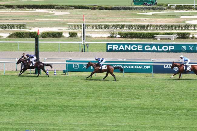 Photo d'arrivée de la course pmu PRIX ROLAND DE CHAMBURE à DEAUVILLE le Samedi 4 juillet 2026