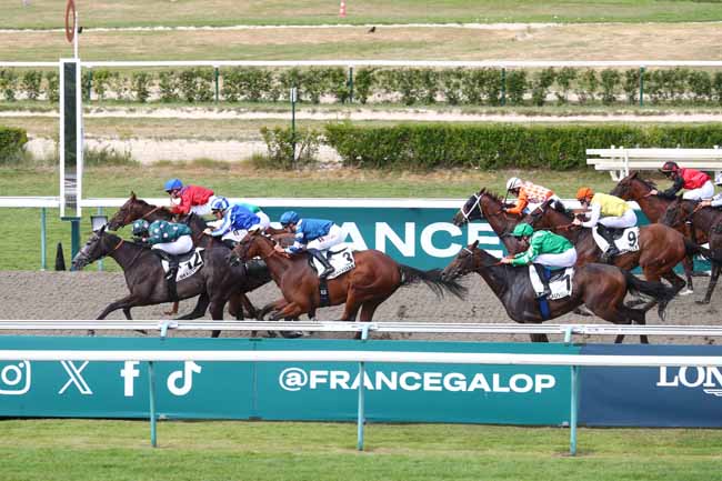 Photo d'arrivée de la course pmu PRIX DE GRAIGNES à DEAUVILLE le Samedi 4 juillet 2026