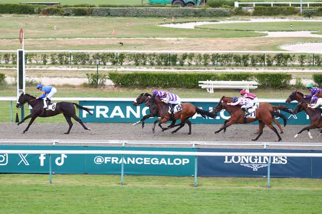 Photo d'arrivée de la course pmu PRIX DE VALOGNES à DEAUVILLE le Samedi 4 juillet 2026