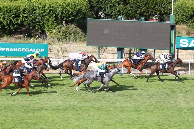 Photo d'arrivée de la course pmu PRIX DU JARDIN DE L'AVRE - WORLD POOL BY PMU à SAINT CLOUD le Dimanche 5 juillet 2026
