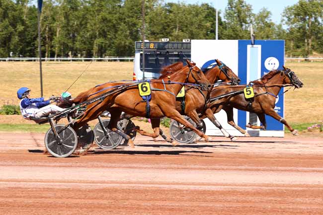 Photo d'arrivée de la course pmu PRIX DE LA REGION PAYS DE LA LOIRE à LES SABLES D'OLONNE le Lundi 6 juillet 2026
