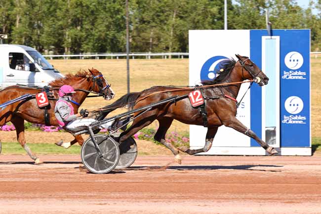 Photo d'arrivée de la course pmu PRIX DES SABLES-D'OLONNE à LES SABLES D'OLONNE le Lundi 6 juillet 2026