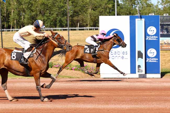 Photo d'arrivée de la course pmu PRIX DE VENDEE LE DEPARTEMENT à LES SABLES D'OLONNE le Lundi 6 juillet 2026