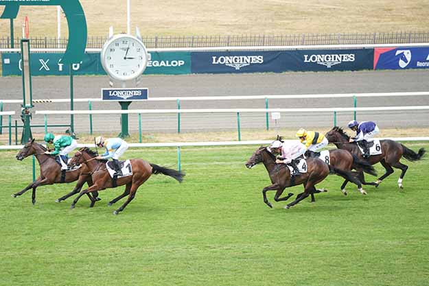 Photo d'arrivée de la course pmu PRIX DU FOSSE-LA-COQUE à CHANTILLY le Mardi 7 juillet 2026