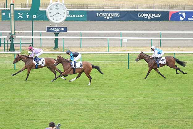 Photo d'arrivée de la course pmu PRIX DE LA BUTTE BLANCHE à CHANTILLY le Mardi 7 juillet 2026