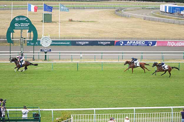 Photo d'arrivée de la course pmu PRIX DE LA ROUTE DU DINDON à CHANTILLY le Mardi 7 juillet 2026