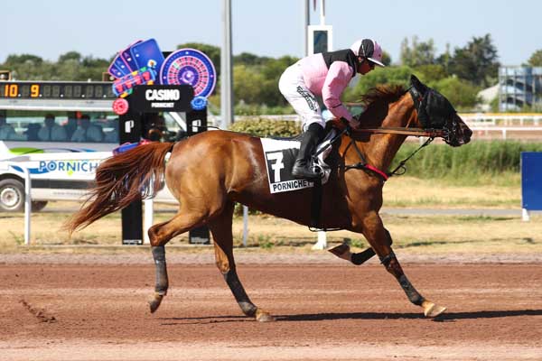 Photo d'arrivée de la course pmu PRIX DU CABARET DE LA COTE D'AMOUR à PORNICHET le Mercredi 8 juillet 2026