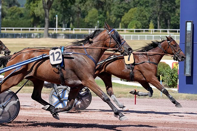 Photo d'arrivée de la course pmu PRIX DE LA GARE DE LYON à ENGHIEN le Jeudi 9 juillet 2026
