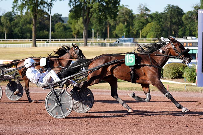 Photo d'arrivée de la course pmu PRIX SERGE CHAVATTE à ENGHIEN le Jeudi 9 juillet 2026