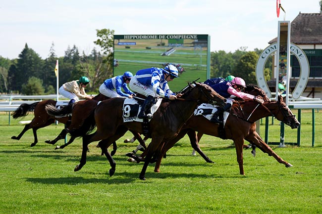 Photo d'arrivée de la course pmu PRIX DES NAIADES à COMPIEGNE le Vendredi 10 juillet 2026