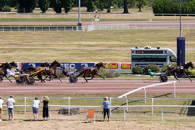 Photo d'arrivée de la course pmu PRIX DU JARDIN DES PLANTES à ENGHIEN le Samedi 11 juillet 2026