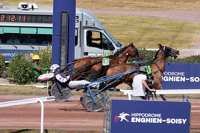 Photo d'arrivée de la course pmu PRIX DE LA PORTE DE SEVRES à ENGHIEN le Samedi 11 juillet 2026