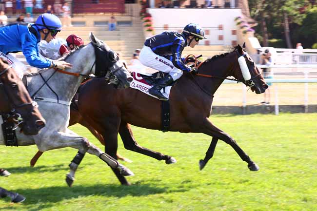 Photo d'arrivée de la course pmu PRIX DE LA RECUPERATION ACTIVE (PRIX DE LA MARE AUX CANARDS) à CLAIREFONTAINE le Samedi 11 juillet 2026