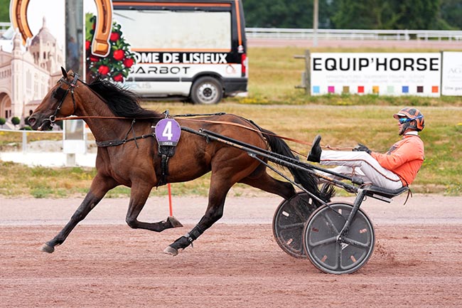Photo d'arrivée de la course pmu PRIX DE SAINT DESIR à LISIEUX le Mercredi 15 juillet 2026