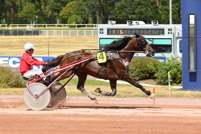 Photo d'arrivée de la course pmu PRIX DE LA PORTE DE PANTIN à ENGHIEN le Jeudi 16 juillet 2026