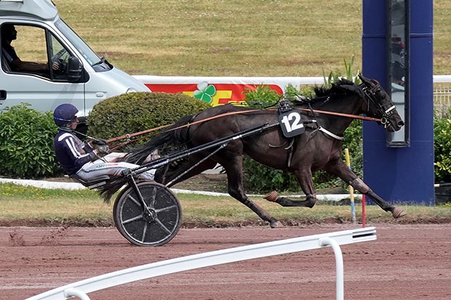 Photo d'arrivée de la course pmu PRIX DE NOTRE-DAME à ENGHIEN le Samedi 18 juillet 2026