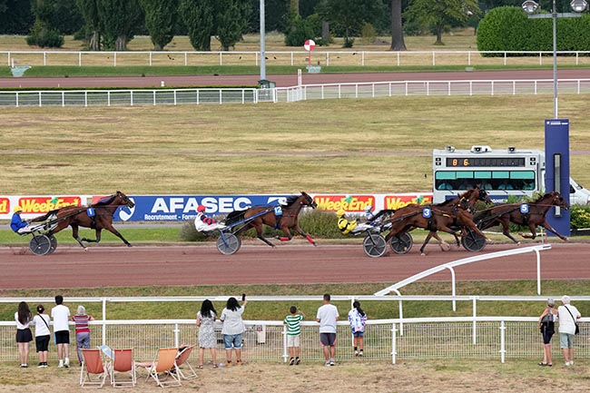 Photo d'arrivée de la course pmu PRIX DES QUINZE-VINGT à ENGHIEN le Samedi 18 juillet 2026