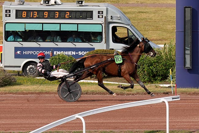 Photo d'arrivée de la course pmu PRIX DE L'ESPLANADE à ENGHIEN le Samedi 18 juillet 2026