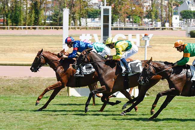 Photo d'arrivée de la course pmu PRIX HUBERT BAGUENAULT DE PUCHESSE -7EME ETAPE DEFI DU GALOP- G.CAMPRUBI à VICHY le Mardi 21 juillet 2026