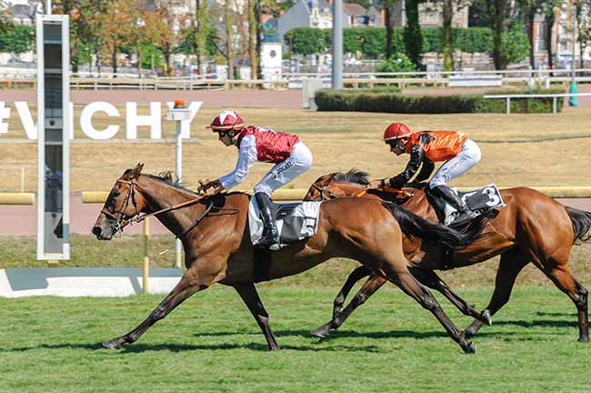 Photo d'arrivée de la course pmu PRIX LE HAKA (PRIX RENE BARDET) à VICHY le Mardi 21 juillet 2026
