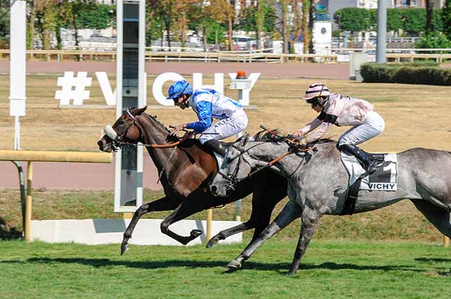 Photo d'arrivée de la course pmu PRIX HENRI ROSSI (PRIX DE VILLENEUVE-SUR-ALLIER) à VICHY le Mardi 21 juillet 2026