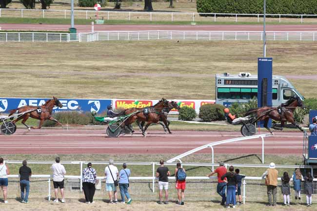 Photo d'arrivée de la course pmu PRIX DE CLIGNANCOURT à ENGHIEN le Mercredi 22 juillet 2026