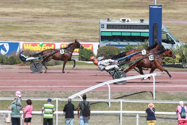 Photo d'arrivée de la course pmu PRIX DE LA PORTE DIDOT à ENGHIEN le Mercredi 22 juillet 2026