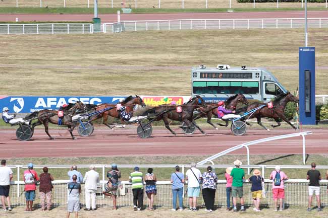 Photo d'arrivée de la course pmu PRIX DU MEDOC à ENGHIEN le Mercredi 22 juillet 2026