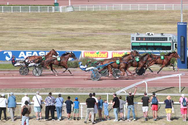 Photo d'arrivée de la course pmu PRIX DE CRESPIERES à ENGHIEN le Mercredi 22 juillet 2026