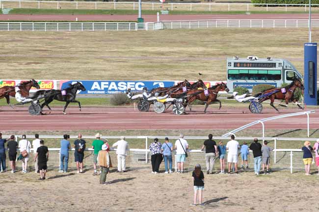 Photo d'arrivée de la course pmu PRIX DE MARMAGNE à ENGHIEN le Mercredi 22 juillet 2026