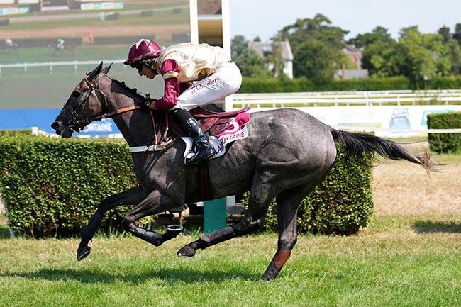 Photo d'arrivée de la course pmu PRIX DES ENFANTS - 10 PETITES PROMENADES MUSICALES - PMPA.FR (PRIX DES GLYCINES) à CLAIREFONTAINE le Mercredi 22 juillet 2026