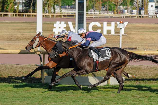 Photo d'arrivée de la course pmu PRIX DE CHOUVIGNY à VICHY le Jeudi 23 juillet 2026