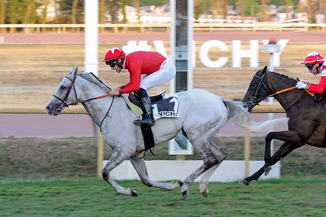 Photo d'arrivée de la course pmu PRIX DE PARAY-LE-MONIAL - FEGENTRI WORLD CHAMPIONNAT FOR GENTLEMEN-RIDERS à VICHY le Jeudi 23 juillet 2026